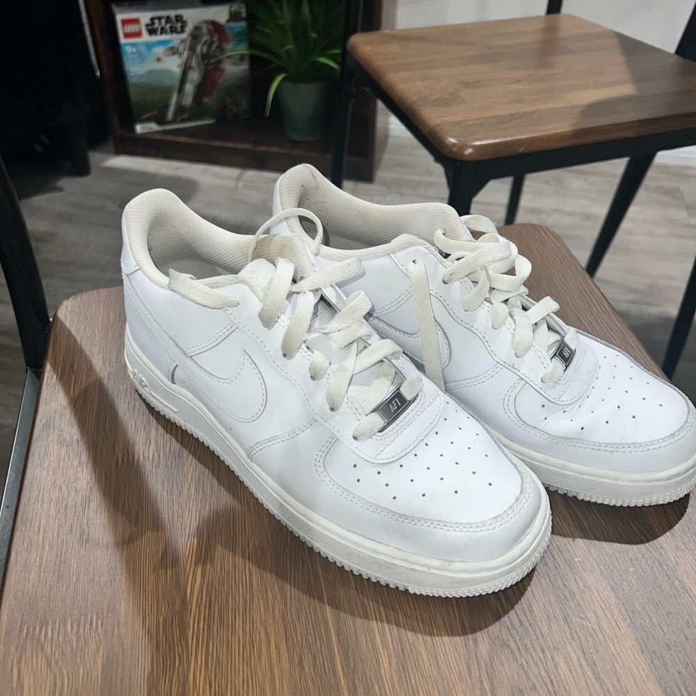 White NIKE Air Forces